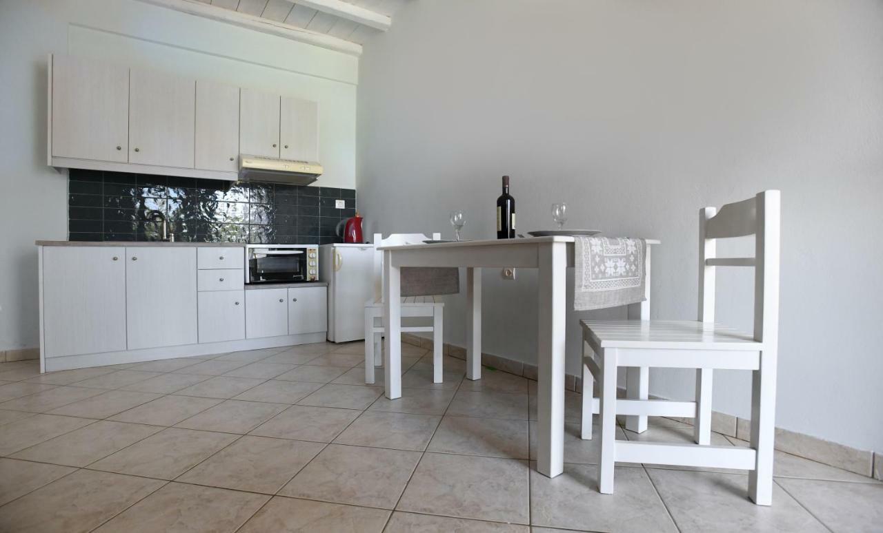 اجيوس ايوانيس Nostos Beachfront Apartments & Studios المظهر الخارجي الصورة
